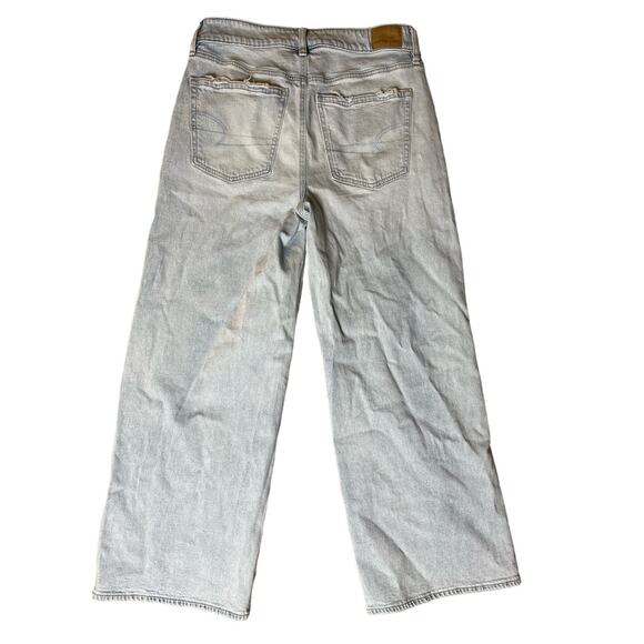 American Eagle Strigid Ripped Mom Jeans in Light Wash Size 4 - Picture 7 of 9